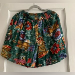 Vintage Capacity Petites Women’s Shorts Petite L Floral Hawaiian Bermuda